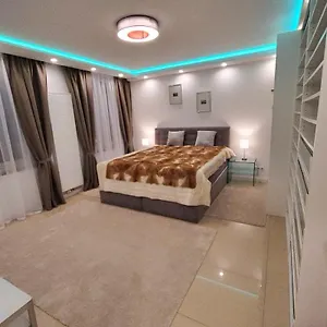 3 - Keine Party ! 6 Personen Apartment Düsseldorf
